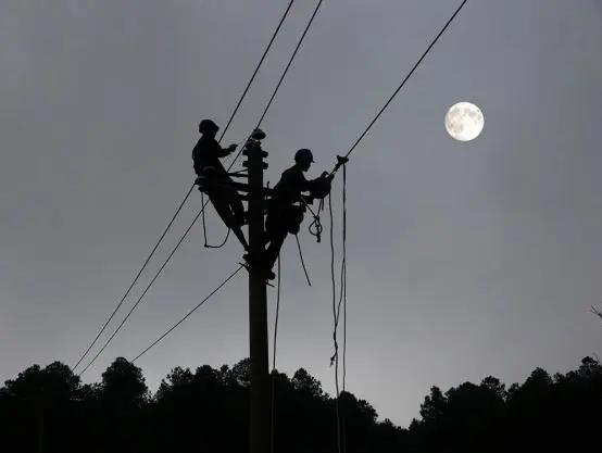 無人機(jī)電力巡檢